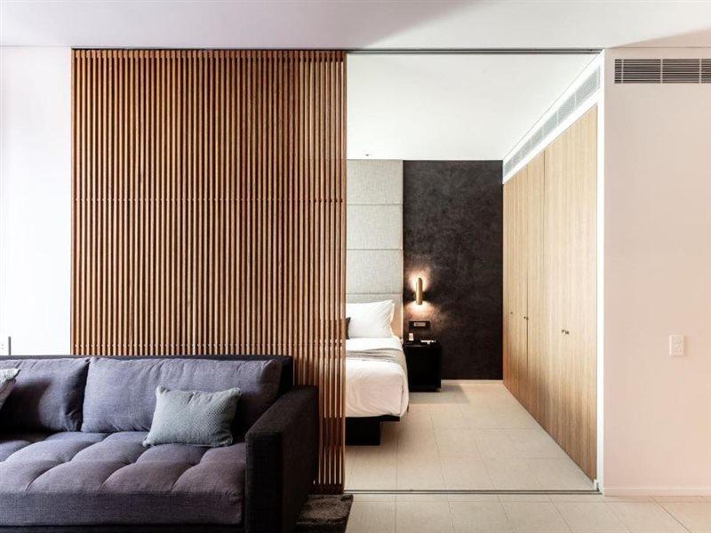 Skye Suites Sídney Exterior foto A sliding door