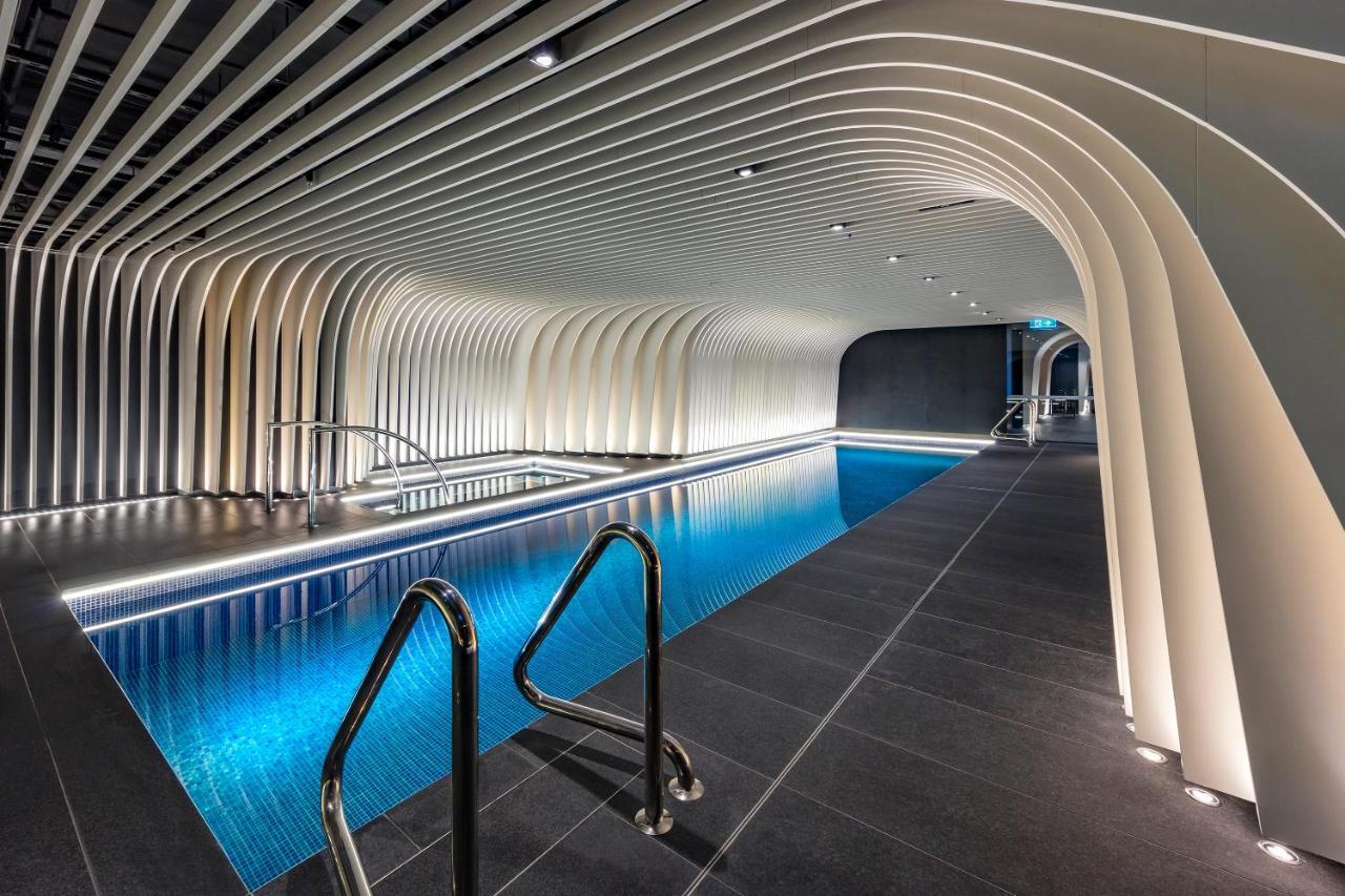 Skye Suites Sídney Exterior foto The pool at The Standard London