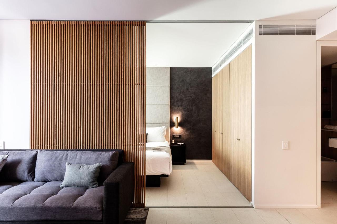 Skye Suites Sídney Exterior foto A sliding door